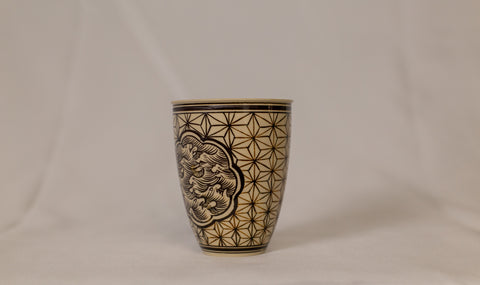 Cups with beautifully intricate wave motif