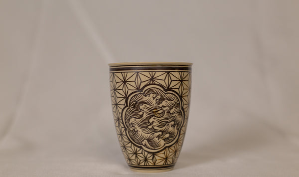 Cups with beautifully intricate wave motif